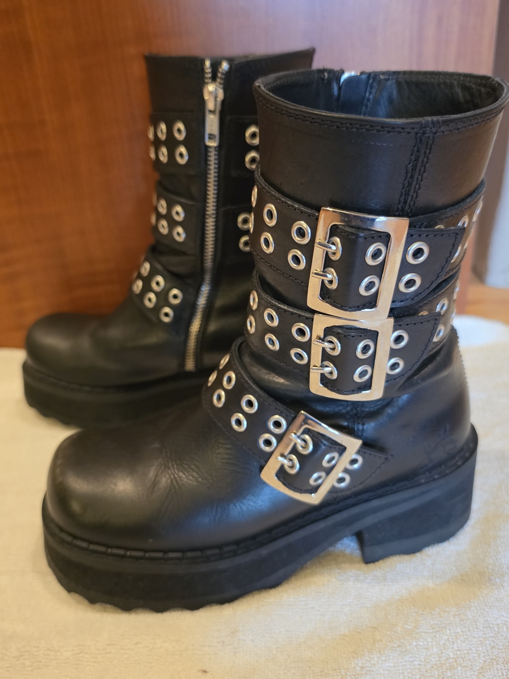 John Fluevog TANK GIRL BOOTS! Black Leather Buckle & Eyelet Platform Ankle Boots